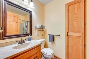 Bathroom - Eclectic & Spacious Cadott Getaway w/ Water View (Cadott)