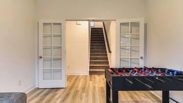 House (5 Bedrooms) | Interior