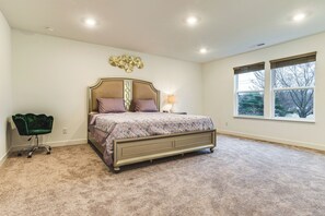 House (5 Bedrooms) | Interior