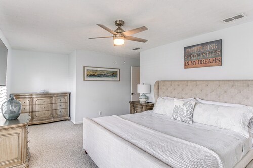 Inviting St Simons Island Townhome: Walk to Beach!