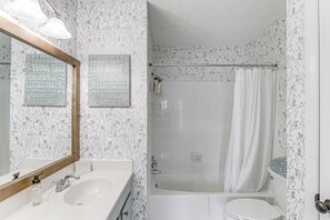Apartment (3 Bedrooms) | Interior - Inviting St Simons Island Townhome: Walk to Beach! (St. Simons Island)