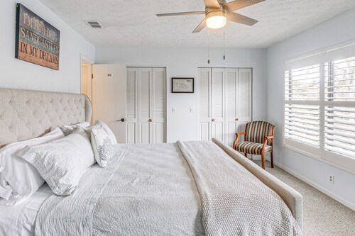 Inviting St Simons Island Townhome: Walk to Beach!