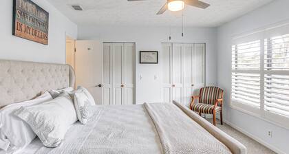 Inviting St Simons Island Townhome: Walk to Beach!