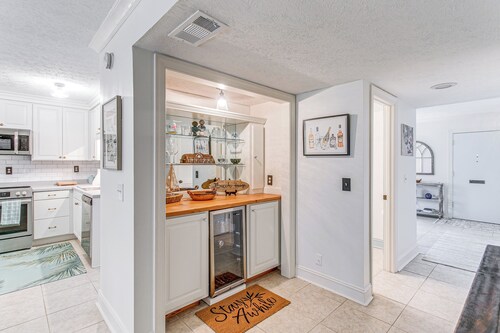 Inviting St Simons Island Townhome: Walk to Beach!