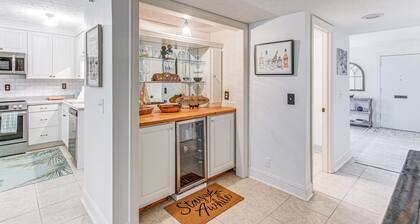 Inviting St Simons Island Townhome: Walk to Beach!