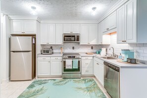 Apartment (3 Bedrooms) | Interior - Inviting St Simons Island Townhome: Walk to Beach! (St. Simons Island)