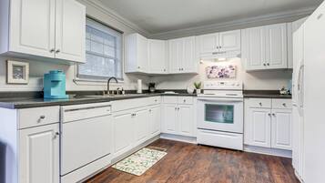 Rumah (4 Bedrooms) | Interior