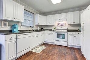 House (4 Bedrooms) | Interior - Chatom Retreat w/ Furnished Deck & Wooded Views! (Chatom)