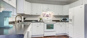 Chatom Retreat w/ Furnished Deck & Wooded Views!