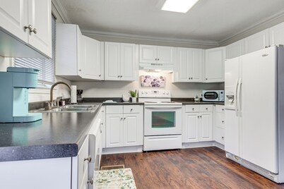 Chatom Retreat w/ Furnished Deck & Wooded Views!