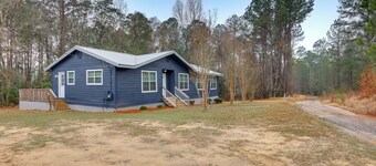 Chatom Retreat w/ Furnished Deck & Wooded Views!