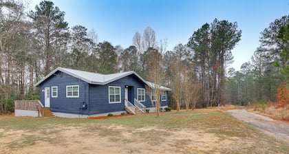 Chatom Retreat w/ Furnished Deck & Wooded Views!