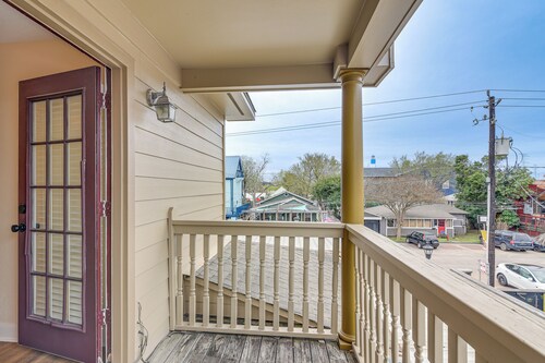 Downtown Kemah Rental ~ 3 Blocks to Boardwalk!