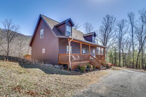 House (3 Bedrooms) | Interior - Pet-friendly Shenandoah Cabin w/ Fire Pit & Grill! (Shenandoah)