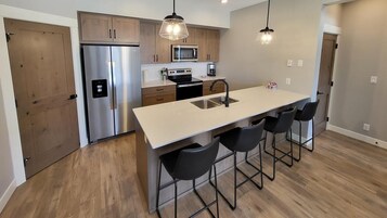 Townhome, 2 Bedrooms | Private kitchen | Fridge, oven, coffee/tea maker, toaster