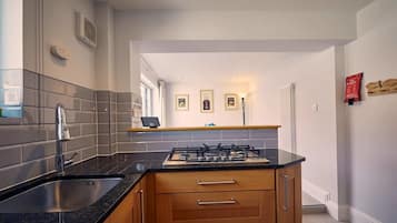 House | 2 bedrooms, iron/ironing board, Internet