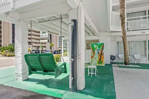 Terrace/patio - Sunny Studio Near the Beach at Palm Court (#10) (North Myrtle Beach)