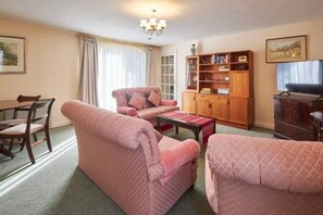 2 bedrooms, iron/ironing board - Host Stay Grange Cottage (Belford)