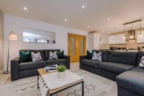 Apartamento | 2 dormitorios y tabla de planchar con plancha