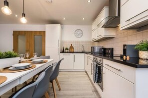 Apartamento | 2 dormitorios y tabla de planchar con plancha