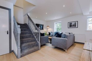 4 bedrooms, iron/ironing board - Host Apartments The Roscoe Coach House (Liverpool)