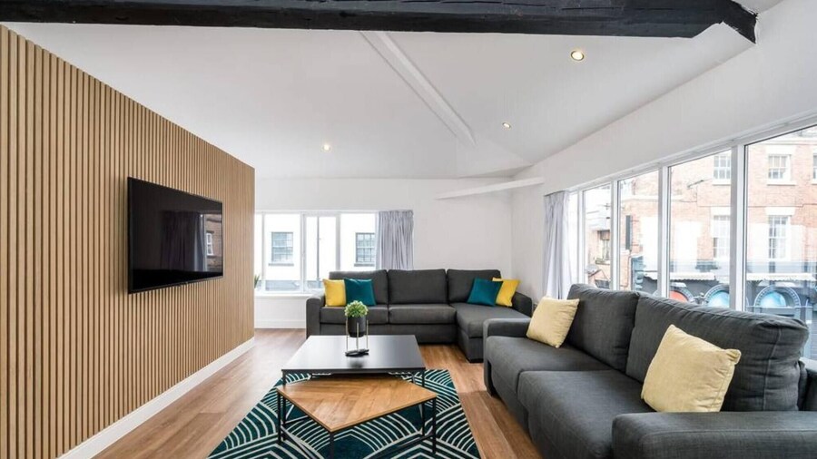 Host Apartments Wood St Nightlife Apt