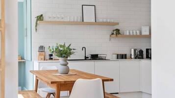 2 bedrooms, iron/ironing board, Internet