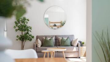 2 bedrooms, iron/ironing board, Internet