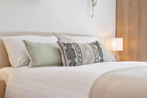 2 bedrooms, iron/ironing board, Internet - Host Apartments Lark Lane Hideaway (Liverpool)