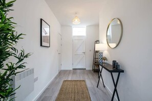 อพาร์ทเมนท์ | 4 ห้องนอน, เตารีด/โต๊ะรีดผ้า