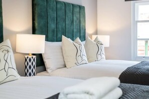 อพาร์ทเมนท์ | 4 ห้องนอน, เตารีด/โต๊ะรีดผ้า