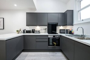 อพาร์ทเมนท์ | 4 ห้องนอน, เตารีด/โต๊ะรีดผ้า