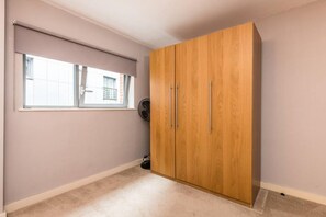 1 bedroom, iron/ironing board - Host Apartments York Place Apt (Liverpool)