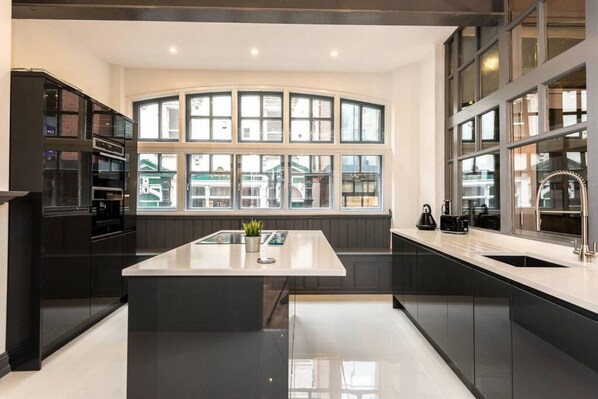 Apartment | 3 bedrooms, iron/ironing board - Host Stay Bands Warehouse I (Liverpool)