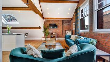 Studio | Iron/ironing board