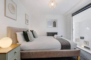 2 bedrooms, iron/ironing board - Host Stay Belvidere Church (Liverpool)