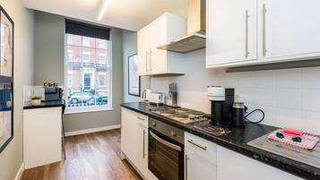 House | 1 bedroom, desk, iron/ironing board