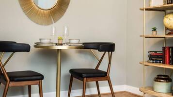 House | 1 bedroom, desk, iron/ironing board