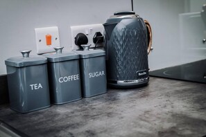 2 bedrooms, iron/ironing board - Host Apartments The Bank Apt (Liverpool)