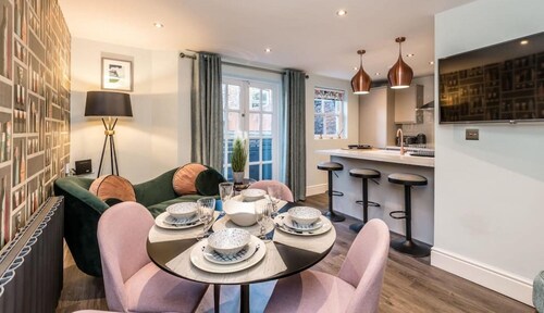 Host Apartments The Pilgrim Coach House