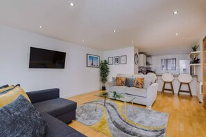 Apartament | 2 dormitoris, planxa i posts de planxar i Internet