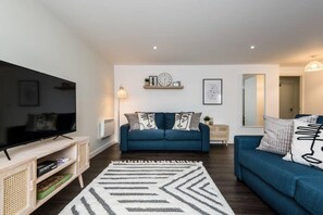 2 bedrooms, iron/ironing board - Host Apartments The Scandi Hideaway (Liverpool)