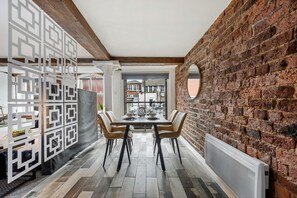 House | Iron/ironing board - Host Apartments Mathew St Studio (Liverpool)