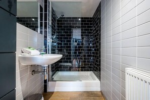 1 bedroom, iron/ironing board - Host Apartments Preston s Rooftop Apt (Liverpool)