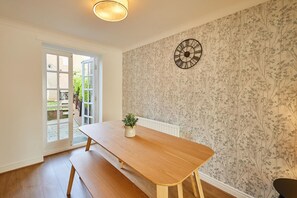 House | 3 bedrooms, iron/ironing board