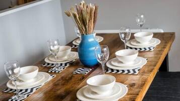 Apartment | 2 bedrooms, iron/ironing board, Internet