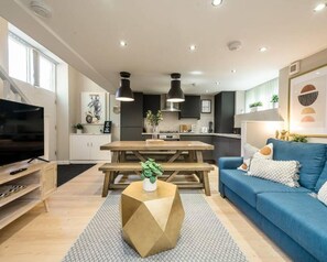 3 bedrooms, iron/ironing board - Host Apartments The Georgian Coach House 1 (Liverpool)