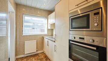 House | 2 bedrooms, iron/ironing board