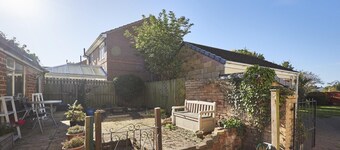 Host Stay Spring Cottage