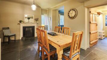 3 bedrooms, iron/ironing board